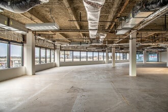 1577 Spring Hill Rd, Vienna, VA for lease Interior Photo- Image 2 of 3