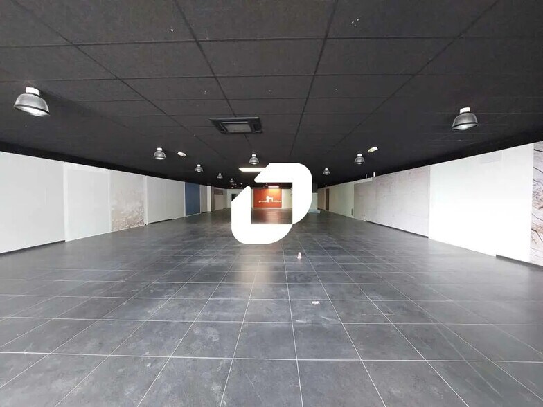 Retail in Maurepas for lease - Interior Photo - Image 1 of 11