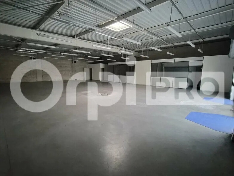 Retail in Reims for lease - Building Photo - Image 3 of 10