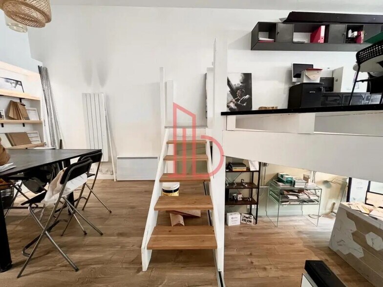 Office in Bordeaux for lease - Interior Photo - Image 1 of 6