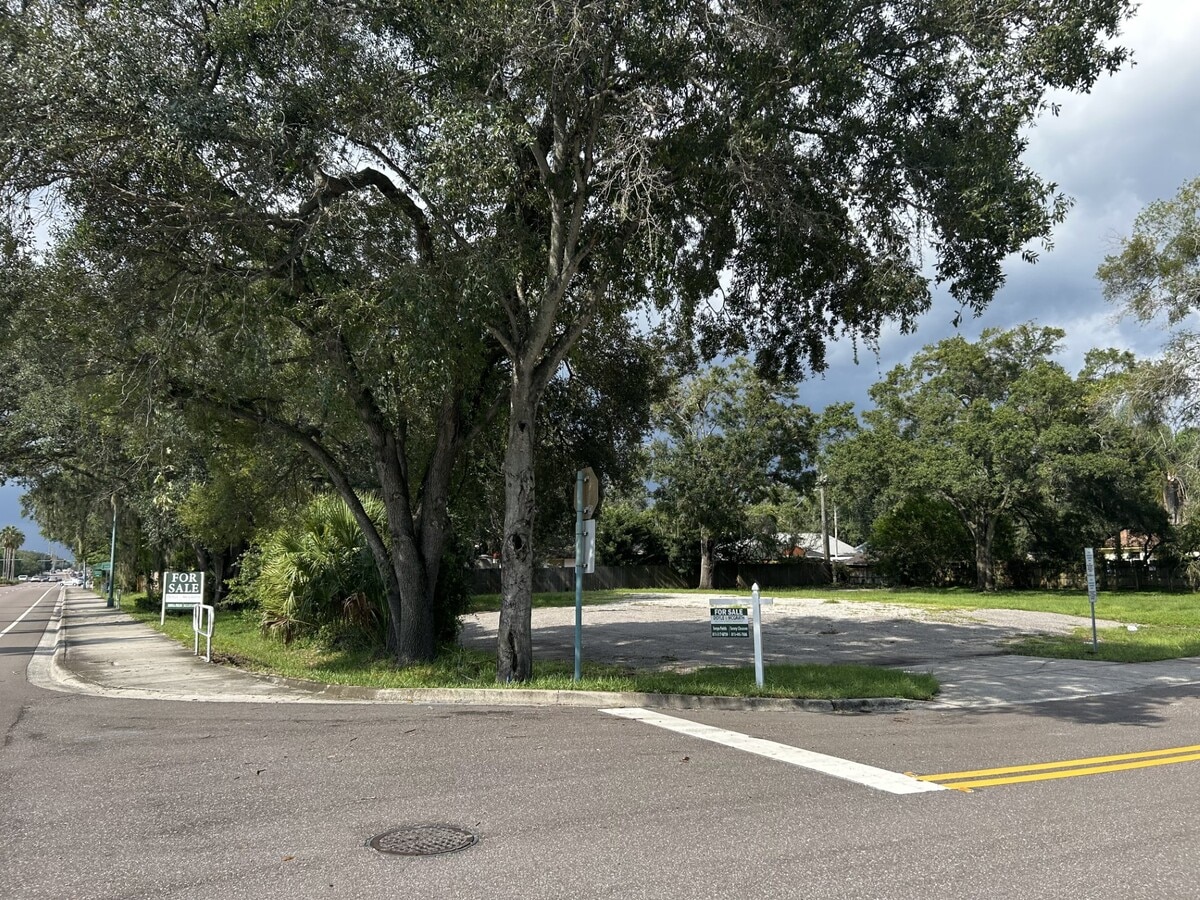 321 S Lakewood Dr, Brandon, FL 33511