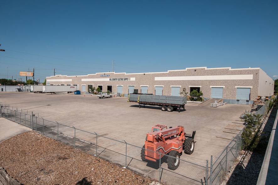 818 Chestnut St, San Antonio, TX for lease - Building Photo - Image 1 of 3