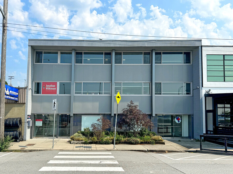 310 E Esplanade, North Vancouver, BC for lease - Building Photo - Image 1 of 3