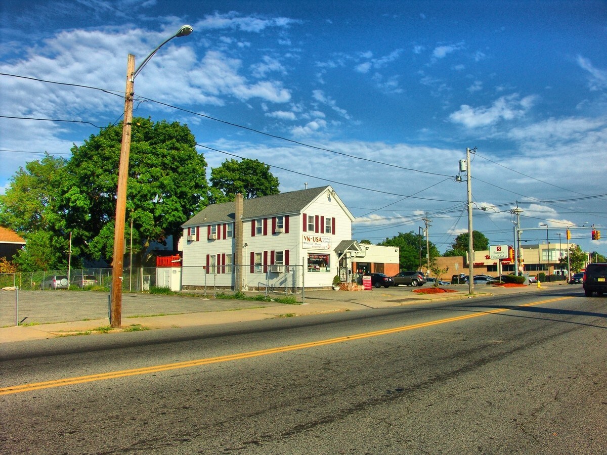 206 S Broadway, Lawrence, MA 01843