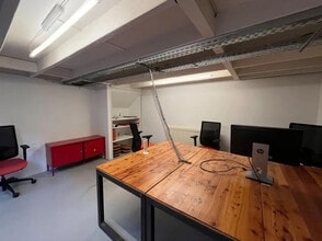 51 Montée De La Grande Côte, Lyon for lease Interior Photo- Image 2 of 10