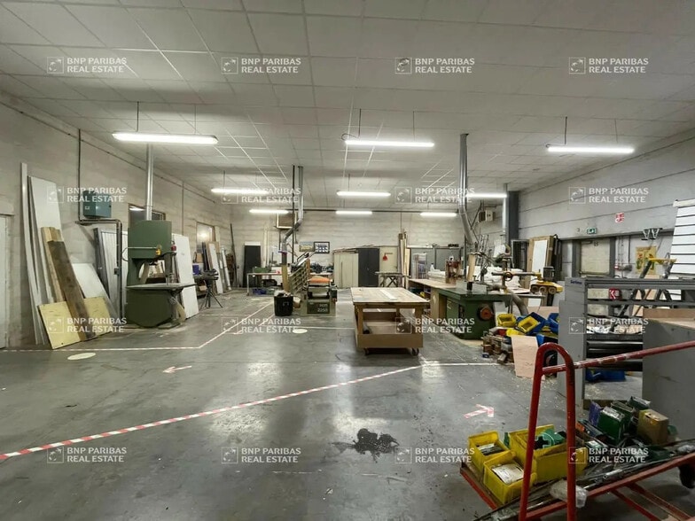 Office in Lesquin for lease - Interior Photo - Image 2 of 14