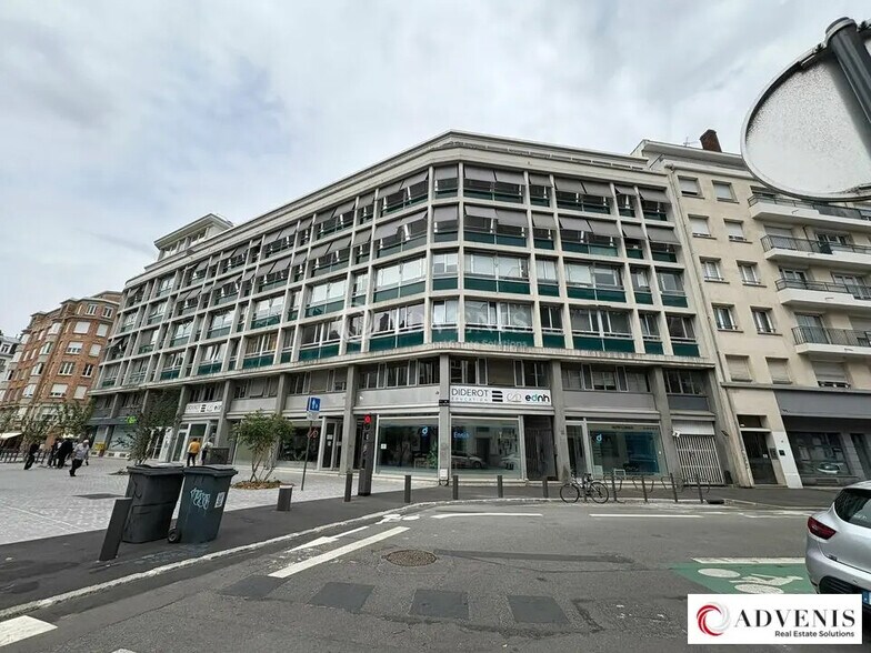 Office in Lille for lease - Building Photo - Image 1 of 9