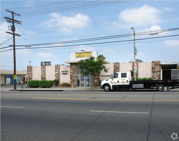 13711 Van Nuys Blvd, Pacoima, CA for lease - Building Photo - Image 1 of 5