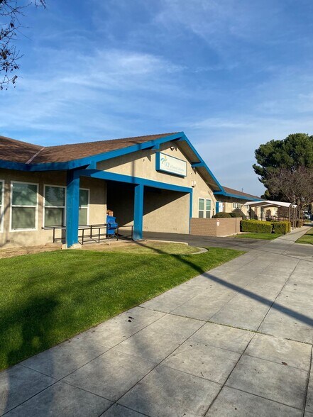 4303 E Ashlan, Fresno, CA for lease - Primary Photo - Image 2 of 4