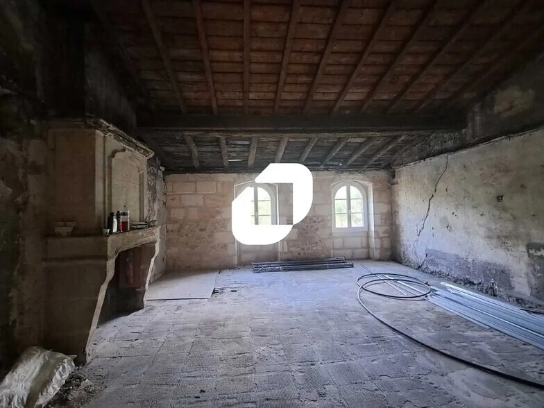 Office in Bordeaux for lease - Interior Photo - Image 2 of 5