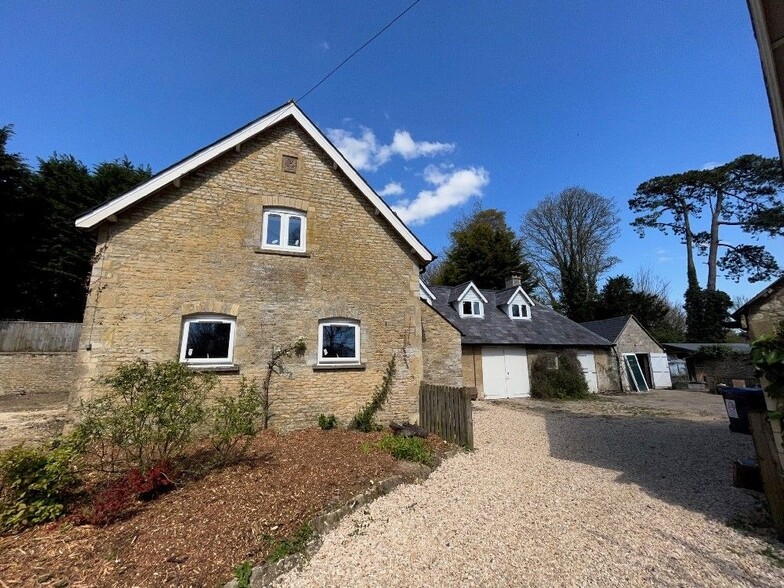 The Barns Fairspear House, Hailey for lease - Building Photo - Image 2 of 3