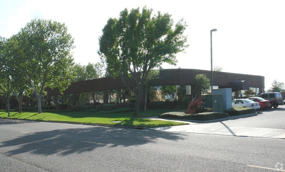 18635 Sutter Blvd, Morgan Hill, CA for lease - Building Photo - Image 3 of 12