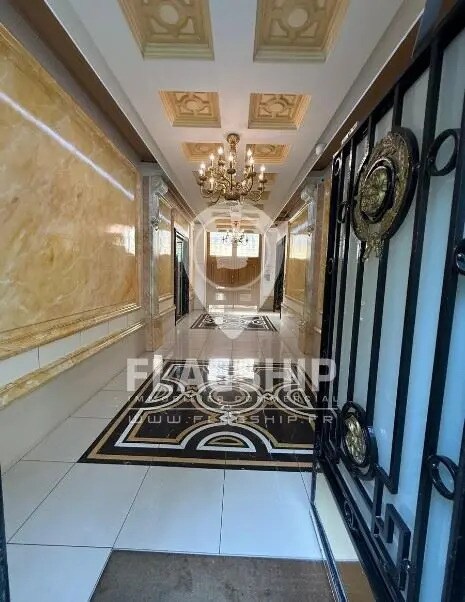 Retail in Paris for lease Building Photo- Image 1 of 11