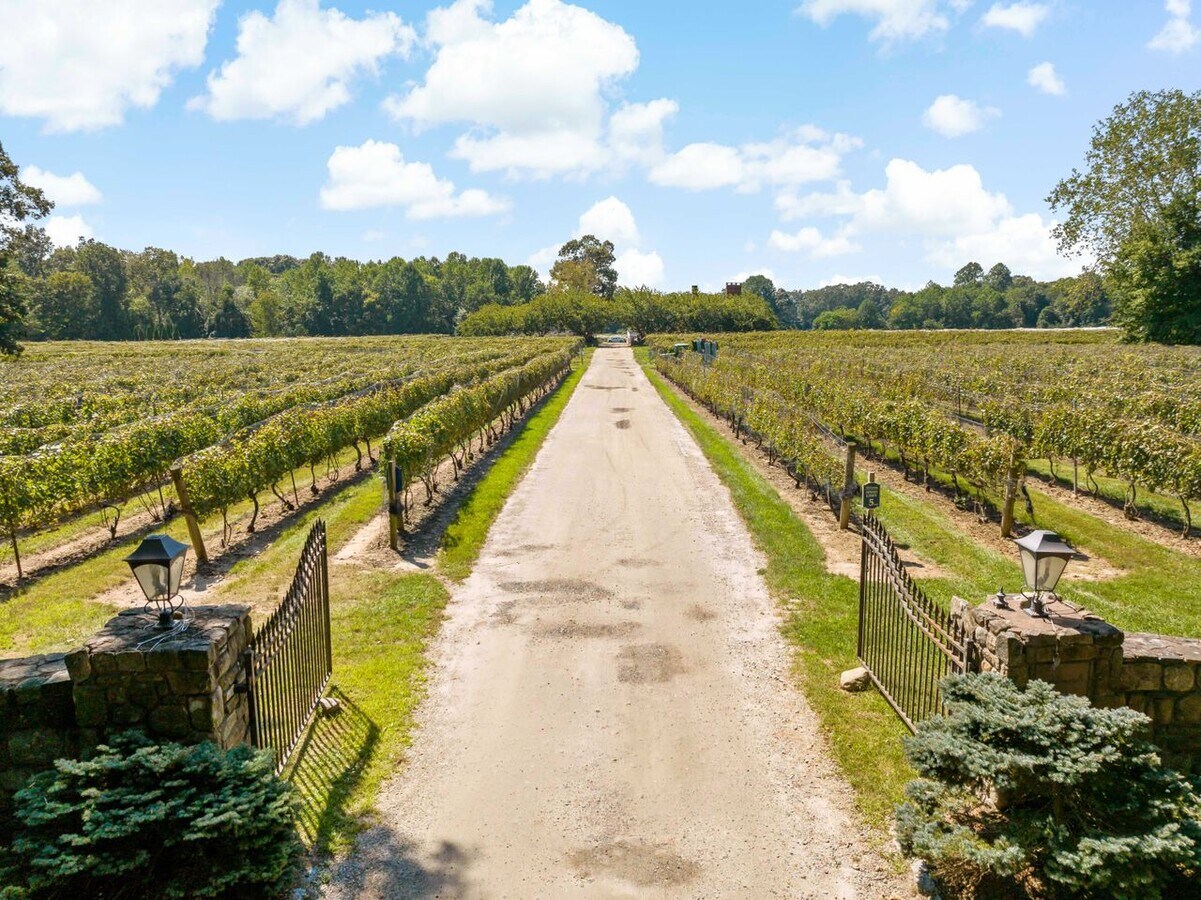 115 Cow Hill Rd, Clinton, CT 06413