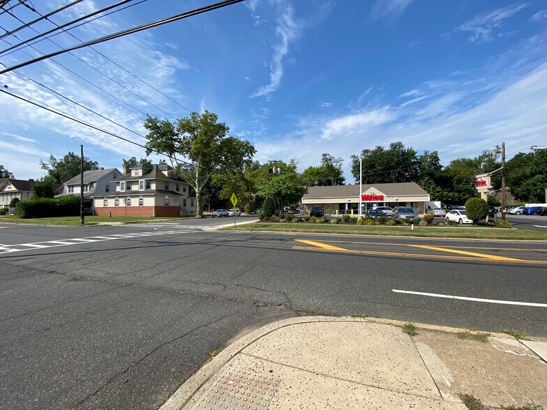 402 S White Horse Pike, Audubon, NJ 08106