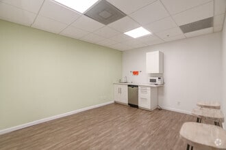 2755 E Oakland Park Blvd, Fort Lauderdale, FL for lease Interior Photo- Image 2 of 3