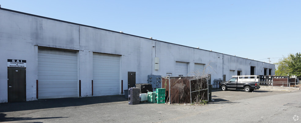 2221 5th Ave, Ronkonkoma, NY for lease - Building Photo - Image 3 of 12