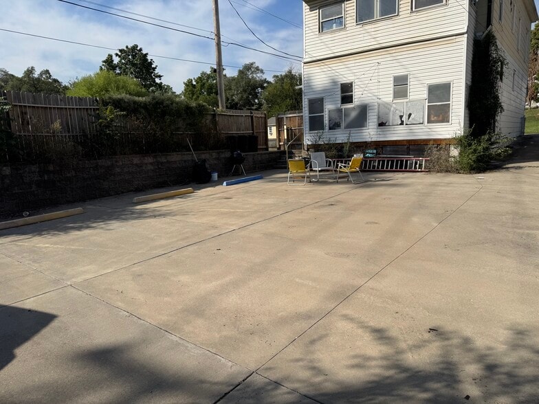 81 N Mill St, Kansas City, KS for lease - Building Photo - Image 2 of 17