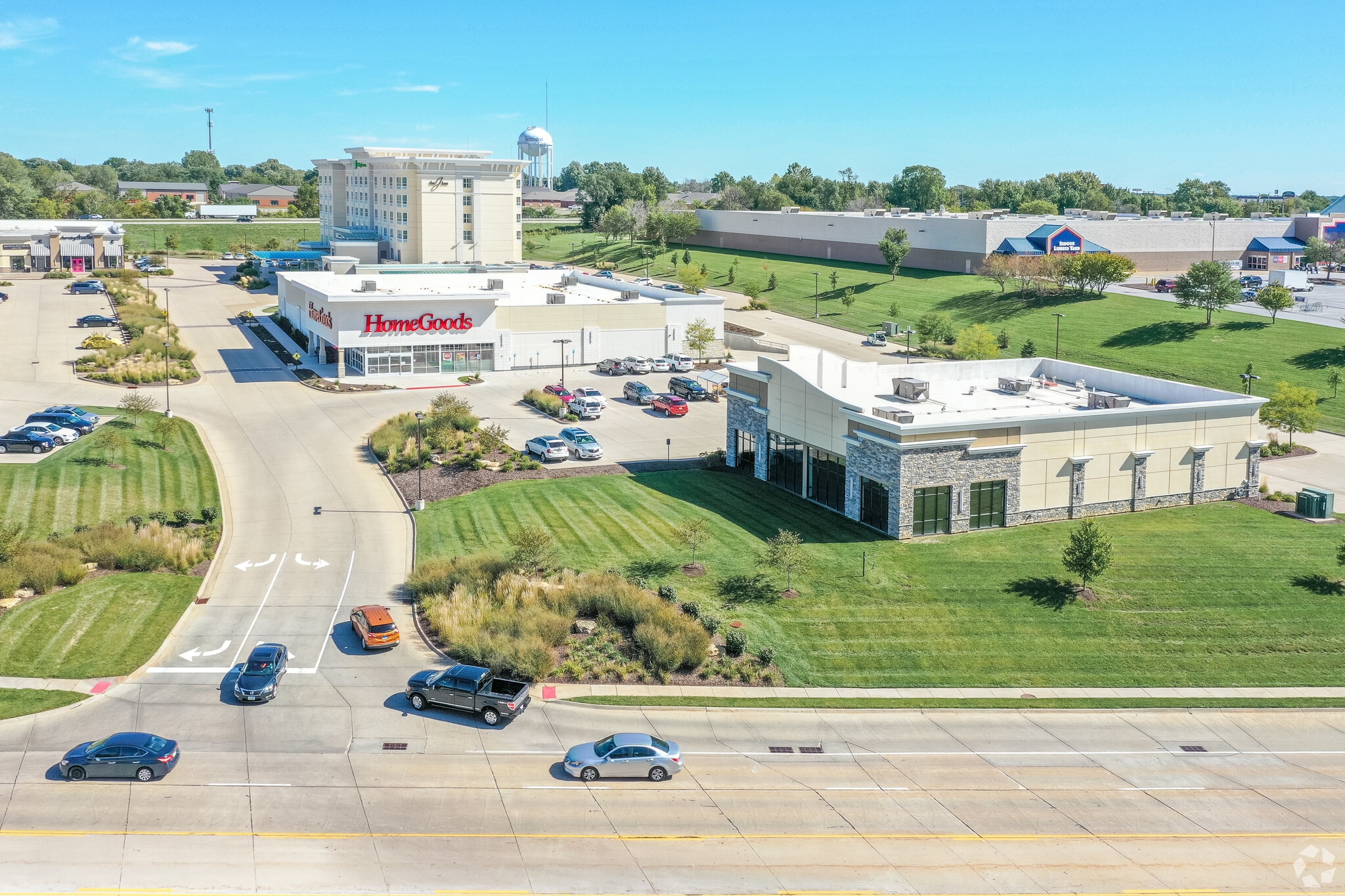 4201 Elmore Ave, Davenport, IA 52807 Elmore Marketplace