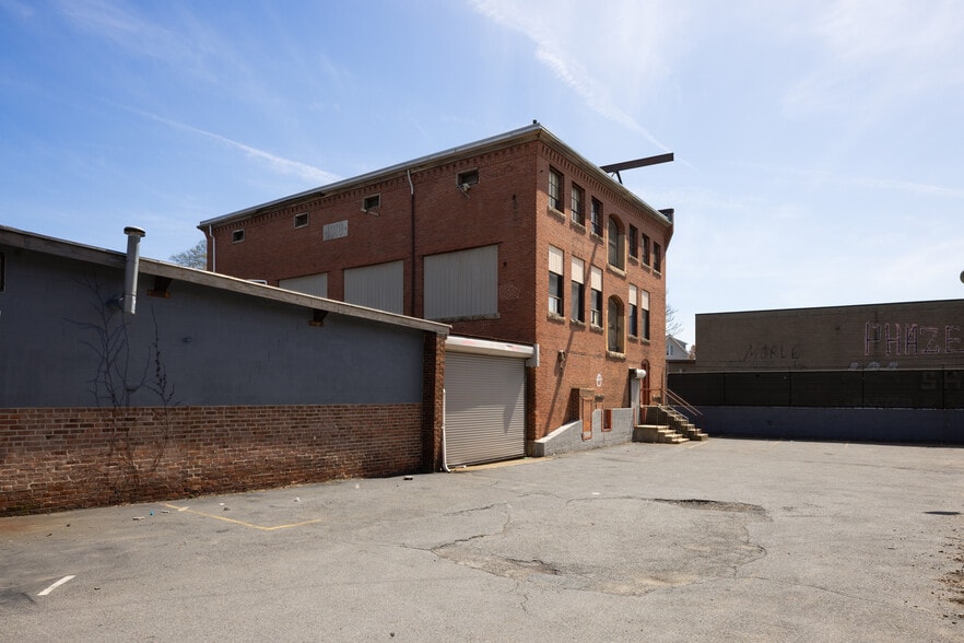 40 Lake St, Somerville, MA for sale - Building Photo - Image 2 of 16