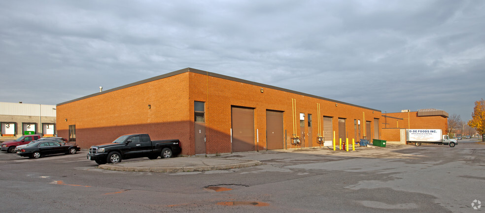 27 W Beaver Creek Rd, Richmond Hill, ON for lease - Building Photo - Image 3 of 5