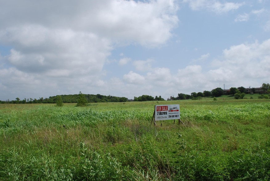 Outlet Dr, Hillsboro, TX for sale - Building Photo - Image 2 of 5