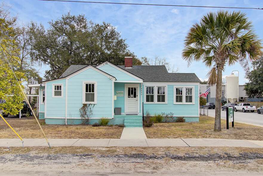 4840 Chateau Ave, North Charleston, SC for sale - Building Photo - Image 1 of 35