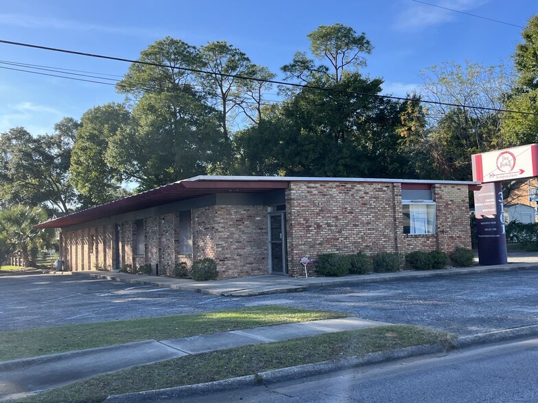 3101 N 12th Ave, Pensacola, FL for lease - Building Photo - Image 2 of 7