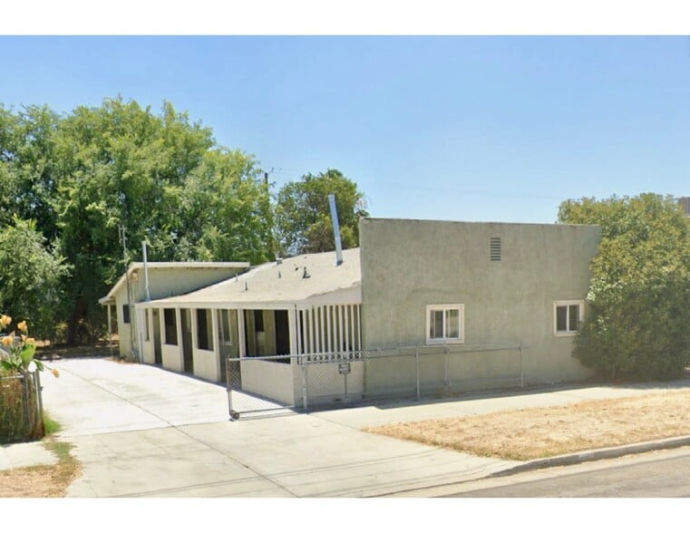 321 W Minarets Ave, Fresno, CA for sale - Primary Photo - Image 1 of 4