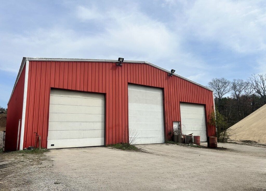 273 E Main St, Yaphank, NY for lease Building Photo- Image 1 of 5