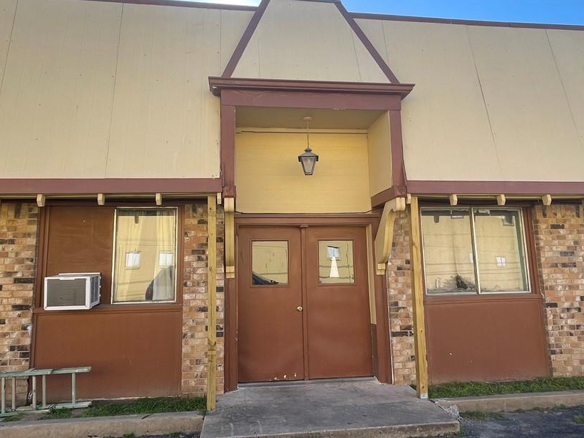 3225 U.S. Hwy 90 Alt. East, Gonzales, TX for sale Building Photo- Image 1 of 1