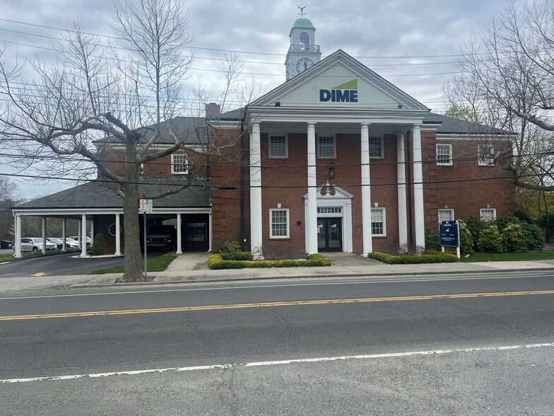 209 W Main St, Riverhead, NY for lease - Building Photo - Image 1 of 7