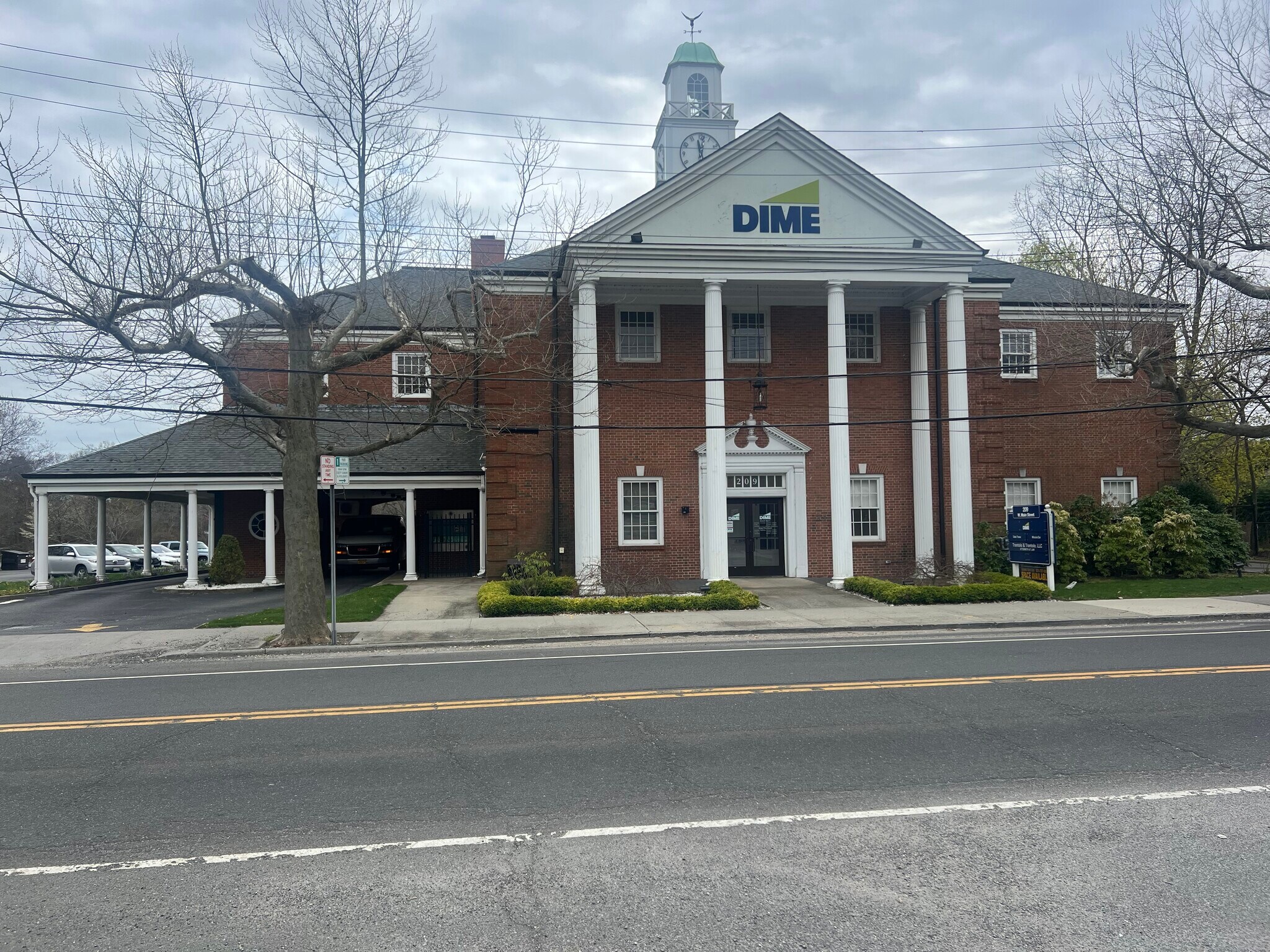 209 W Main St, Riverhead, NY for lease Building Photo- Image 1 of 8