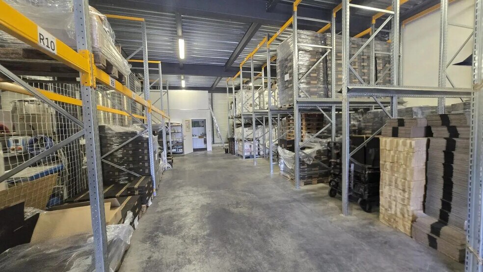 Industrial in Hyères for lease - Interior Photo - Image 3 of 5