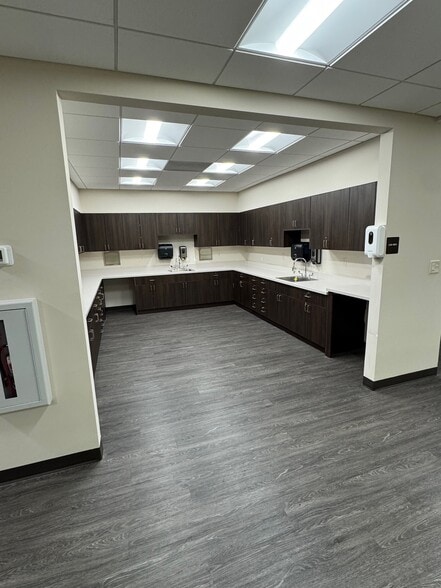 2571 Forest Dr, Columbia, SC for lease - Interior Photo - Image 3 of 9