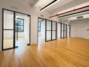 49 W 38th St, New York, NY for lease Interior Photo- Image 1 of 10