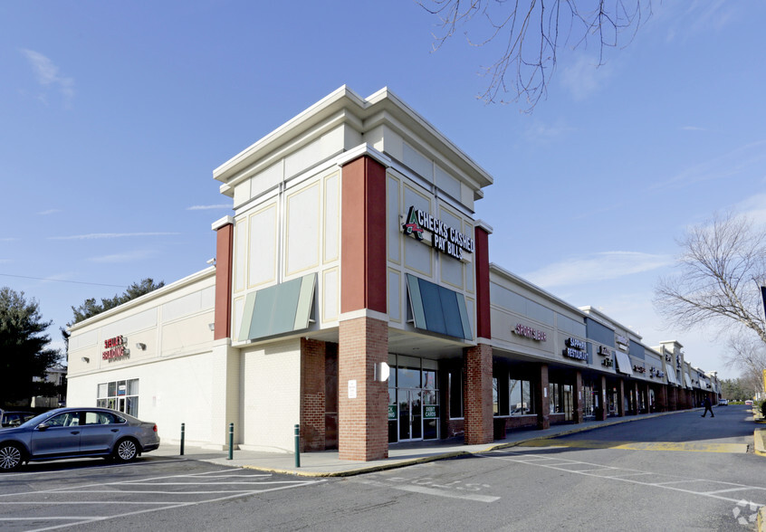 13200-13360 Laurel Bowie Rd, Laurel, MD for lease - Building Photo - Image 1 of 14