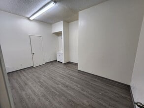 2601 N Stockton Hill Rd, Kingman, AZ for lease Building Photo- Image 2 of 4