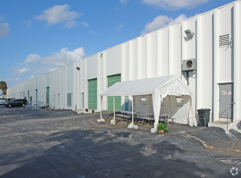 5901-5985 NW 31st Ave, Fort Lauderdale, FL for lease - Building Photo - Image 3 of 9