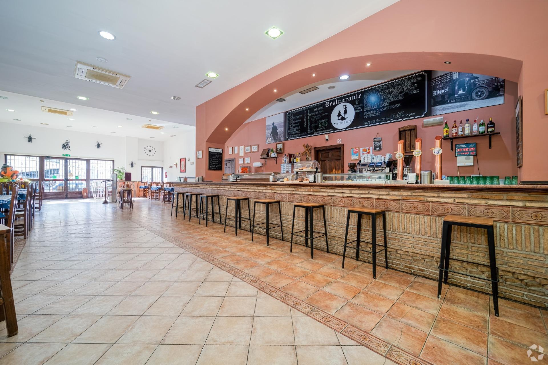 Industrial in Ontígola, Toledo for sale Primary Photo- Image 1 of 1