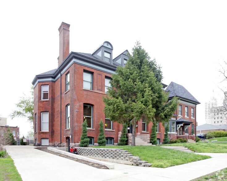 37173721 Westminster Pl, Saint Louis, MO 63108