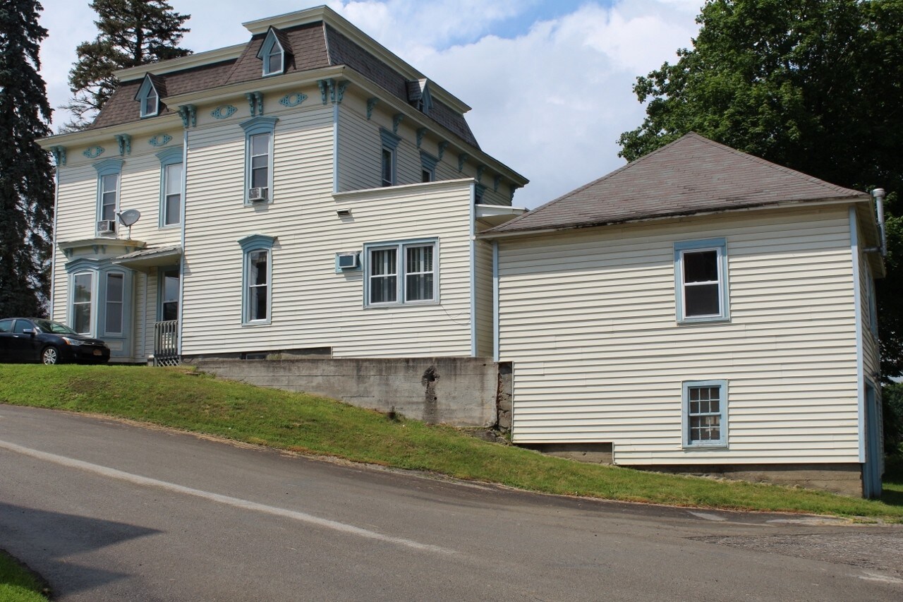 26 N Main St, Dolgeville, NY 13329