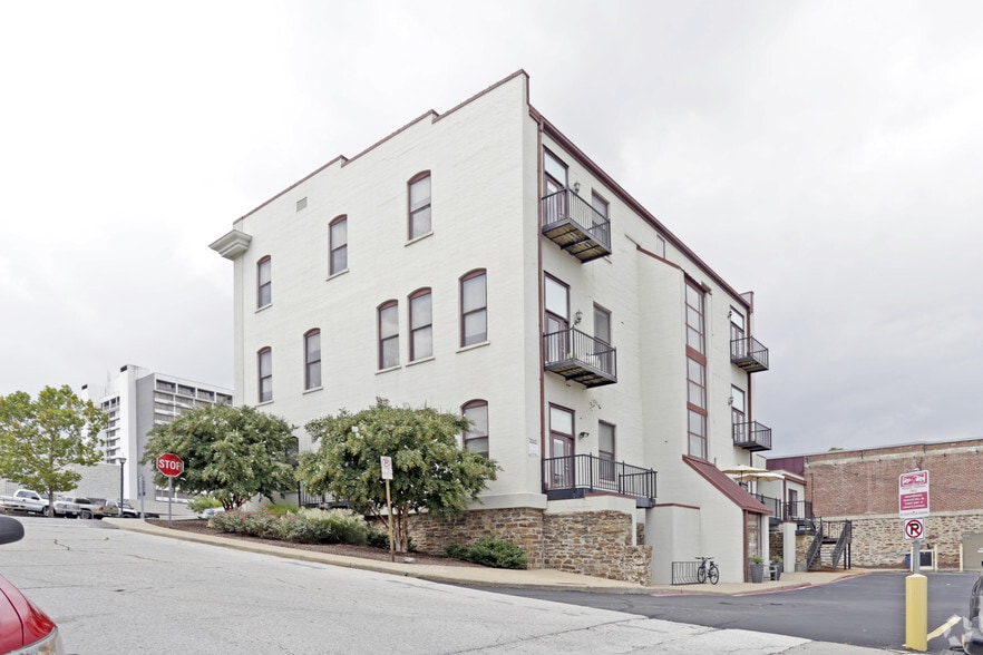 2 N College Ave, Fayetteville, AR for lease - Building Photo - Image 2 of 17