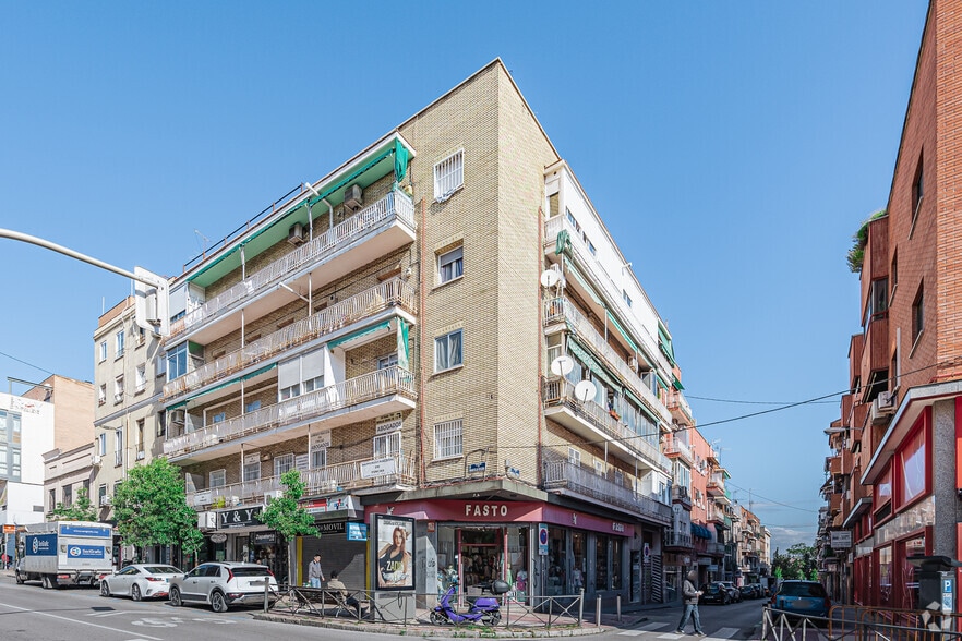 Multifamily in Madrid, Madrid for sale - Primary Photo - Image 1 of 2