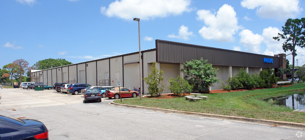 295 North Dr, Melbourne, FL for lease - Building Photo - Image 2 of 3