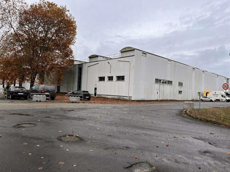 Industrial in Cholet for lease Building Photo- Image 1 of 7