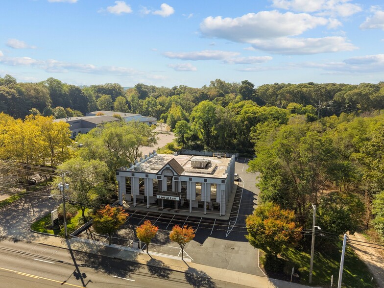 308 W Main St, Smithtown, NY for lease - Building Photo - Image 3 of 8