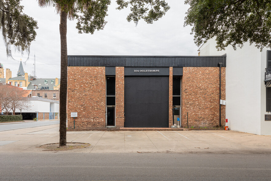 144 Drayton St, Savannah, GA for lease - Building Photo - Image 1 of 20