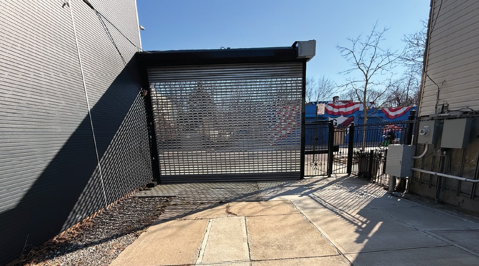 1809 Decatur St, Ridgewood, NY for lease - Building Photo - Image 2 of 6