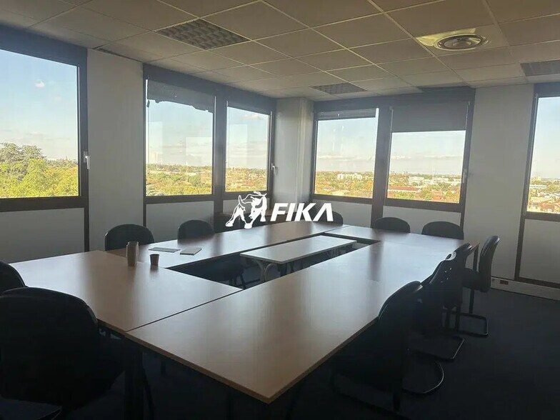 Office in Toulouse for lease - Interior Photo - Image 2 of 4